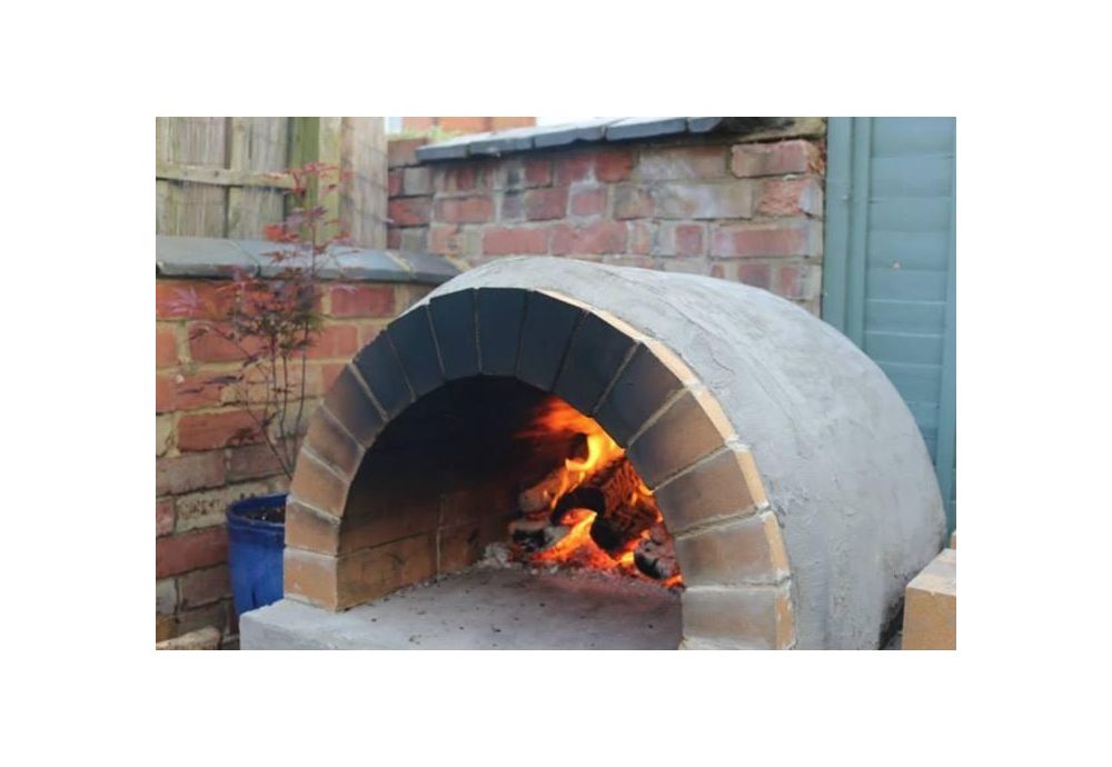 Čištění pece na pizzu